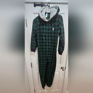 Children's Place Green and Black Plaid Onesie Pijamas. XXL/16 BIG KIDS